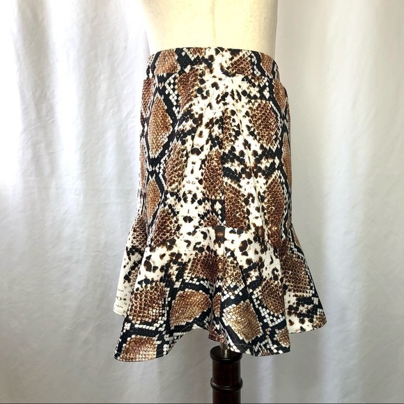 NWT Nasty Gal Collection snake skin python skirt curved flounce scuba size 10 - Picture 5 of 9